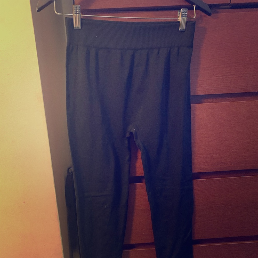 2 BLACK TIGHTS
